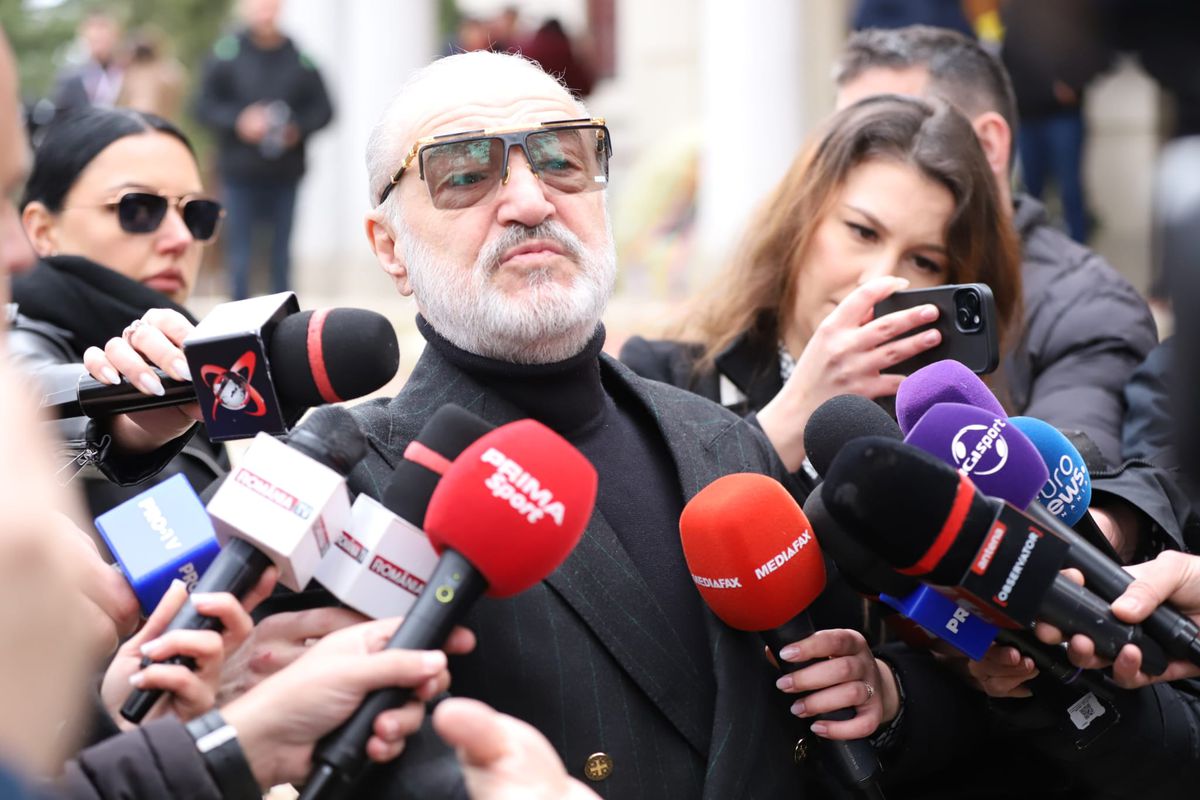 Gigi Becali, la înmormântarea lui Mircea Lucescu: „Am rămas mască, o să-i spun doar atât lui Răzvan”