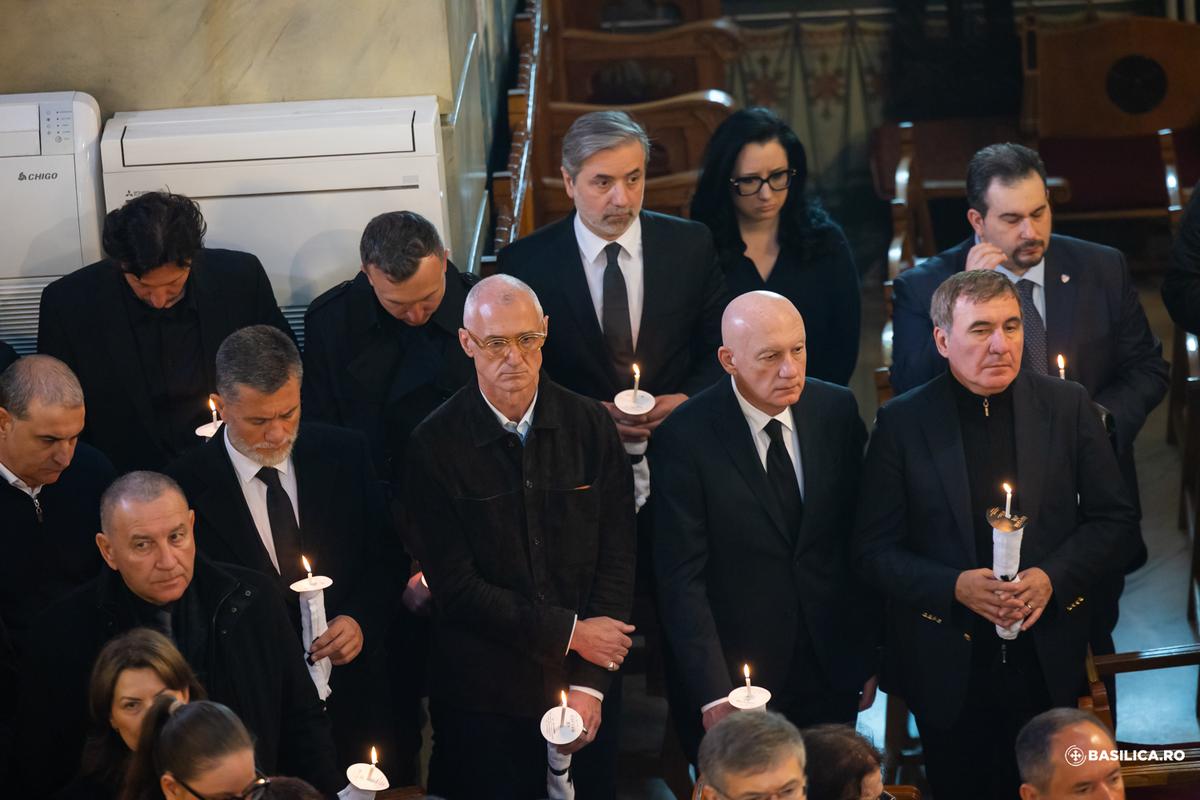 PS Timotei Prahoveanul a oficiat slujba Înmormântării pentru Mircea Lucescu