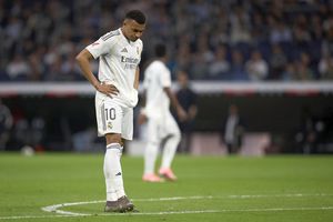 ADIO titlu! Real Madrid se încurcă din nou pe „Bernabeu” și trimite trofeul spre Barcelona