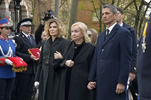 Discursul lui Răzvan Lucescu la slujba de înmormântare a tatălui: „Nu și-a putut stăpâni emoțiile” + Alți doi oameni de fotbal au luat cuvântul