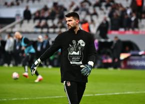 Incredibil! Cum l-au numit turcii de la Beșiktaș pe Mircea Lucescu, la primul meci după moartea lui „Il Luce”
