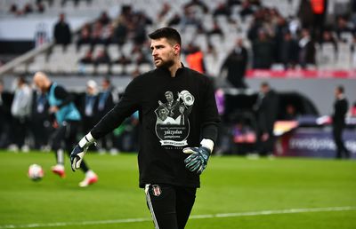 Incredibil! Cum l-au numit turcii de la Beșiktaș pe Mircea Lucescu, la primul meci după moartea lui „Il Luce”