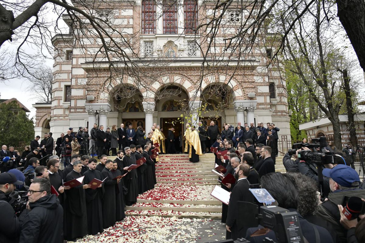 Cadre de la slujba de înmormântare a lui Mircea Lucescu - Cristi Preda