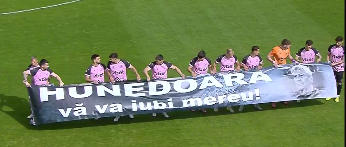 Gest superb la Voluntari! Jucătorii Corvinului Hunedoara, gest onorabil pentru Mircea Lucescu