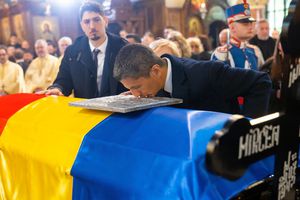 Imagini copleșitoare de la slujba înmormântării lui Mircea Lucescu » 3 persoane au luat cuvântul