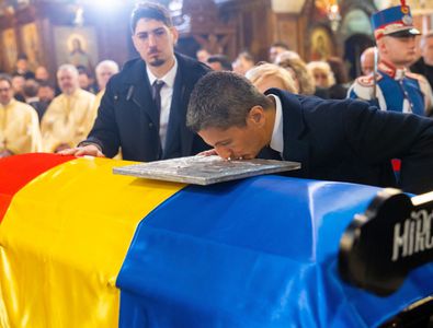 Imagini copleșitoare de la slujba înmormântării lui Mircea Lucescu » Mulțumim pentru tot, maestre!