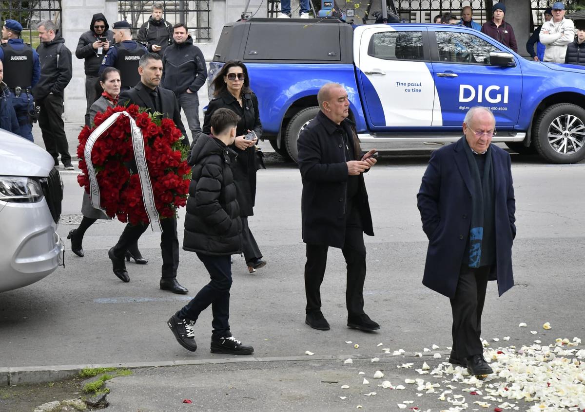 Cadre de Cristi Preda la înmormântarea lui Mircea Lucescu