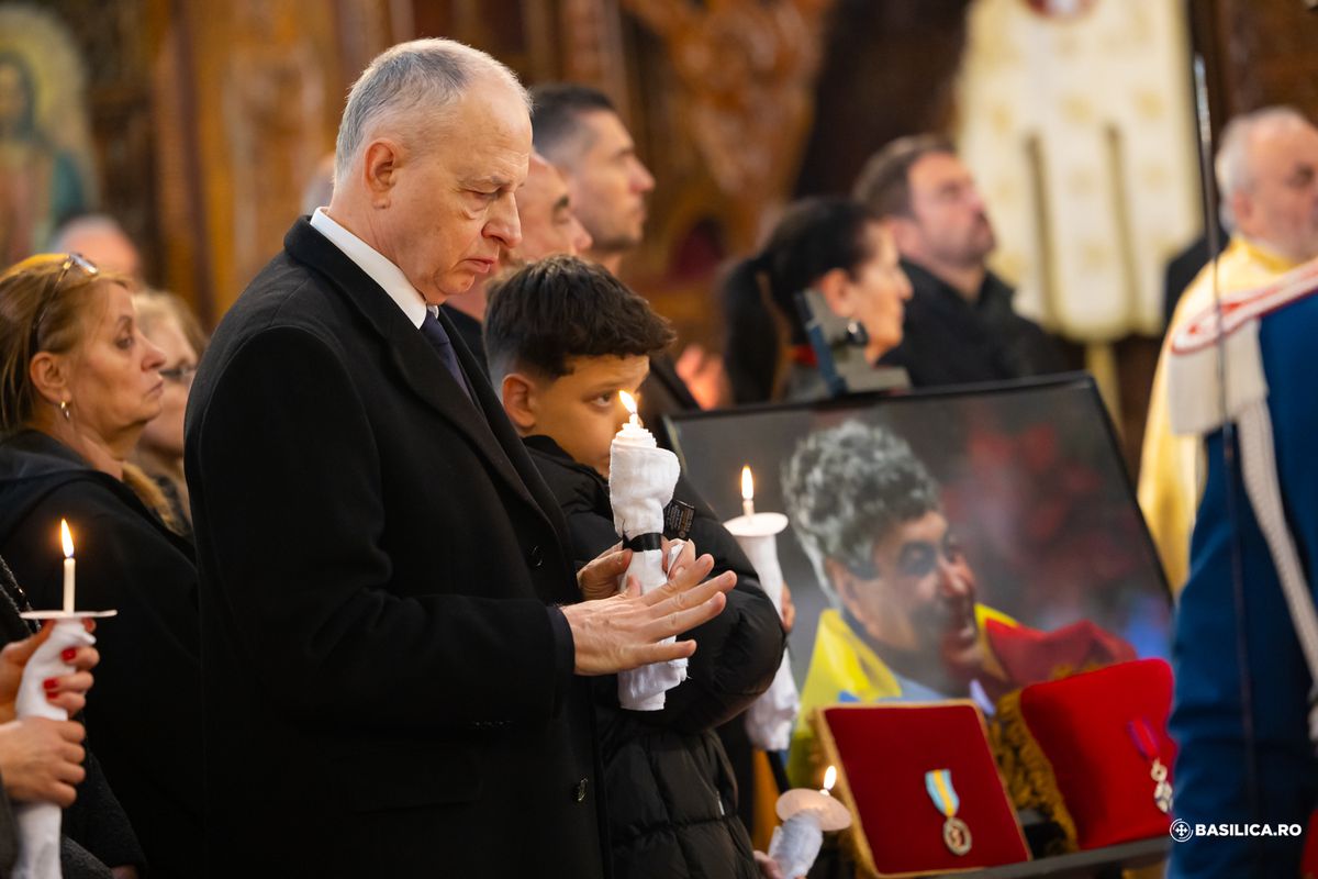 Imagini copleșitoare de la slujba înmormântării lui Mircea Lucescu » Mulțumim pentru tot, maestre!