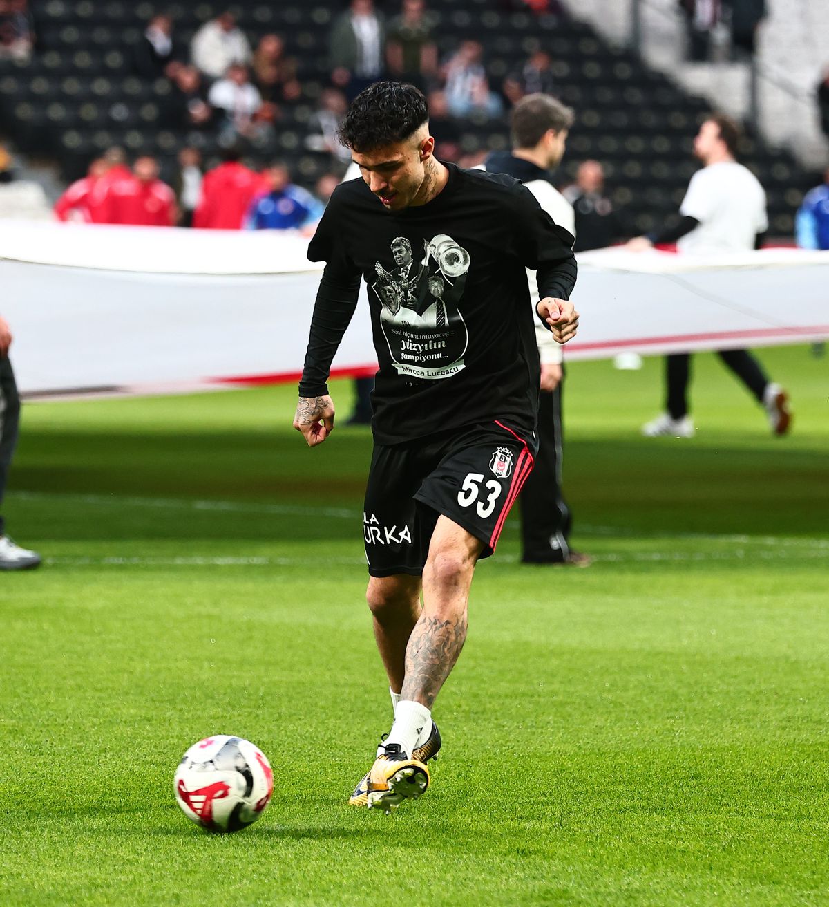 Beșiktaș, omagiu pentru Mircea Lucescu