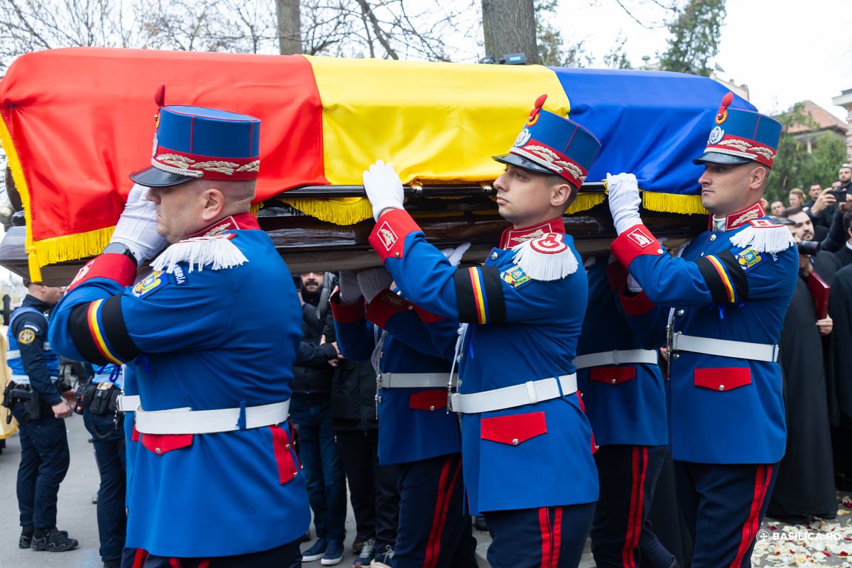 Imagini copleșitoare de la slujba înmormântării lui Mircea Lucescu » Mulțumim pentru tot, maestre!