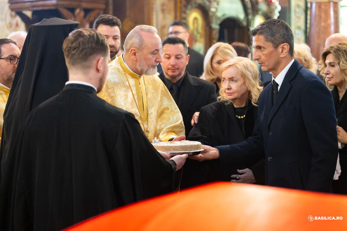 PS Timotei Prahoveanul a oficiat slujba Înmormântării pentru Mircea Lucescu