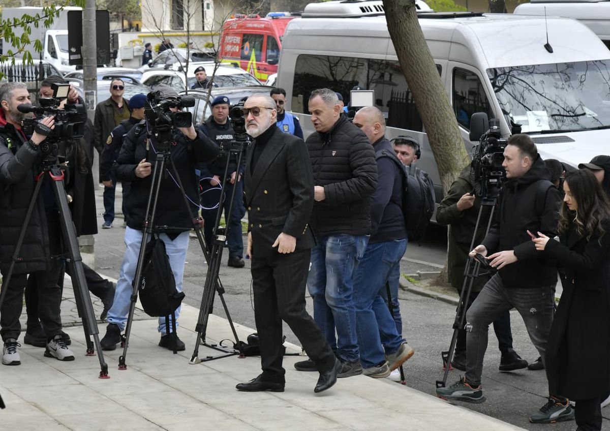 Gigi Becali, prezent la înmormântarea lui Mircea Lucescu