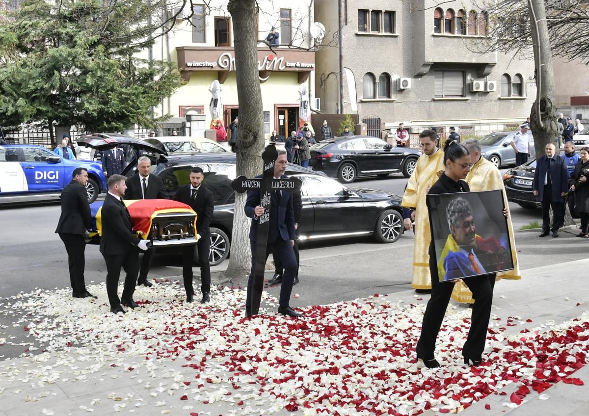Cadre de Cristi Preda la înmormântarea lui Mircea Lucescu