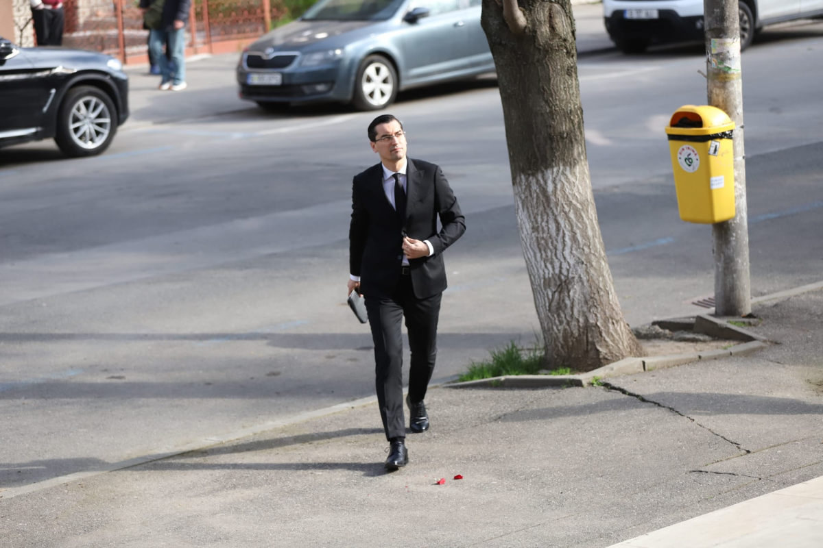 Hagi, Copos, Nețoiu, Burleanu și alte nume importante, la înmormântarea lui Mircea Lucescu » Toate personalitățile prezente: Becali a întârziat la slujbă