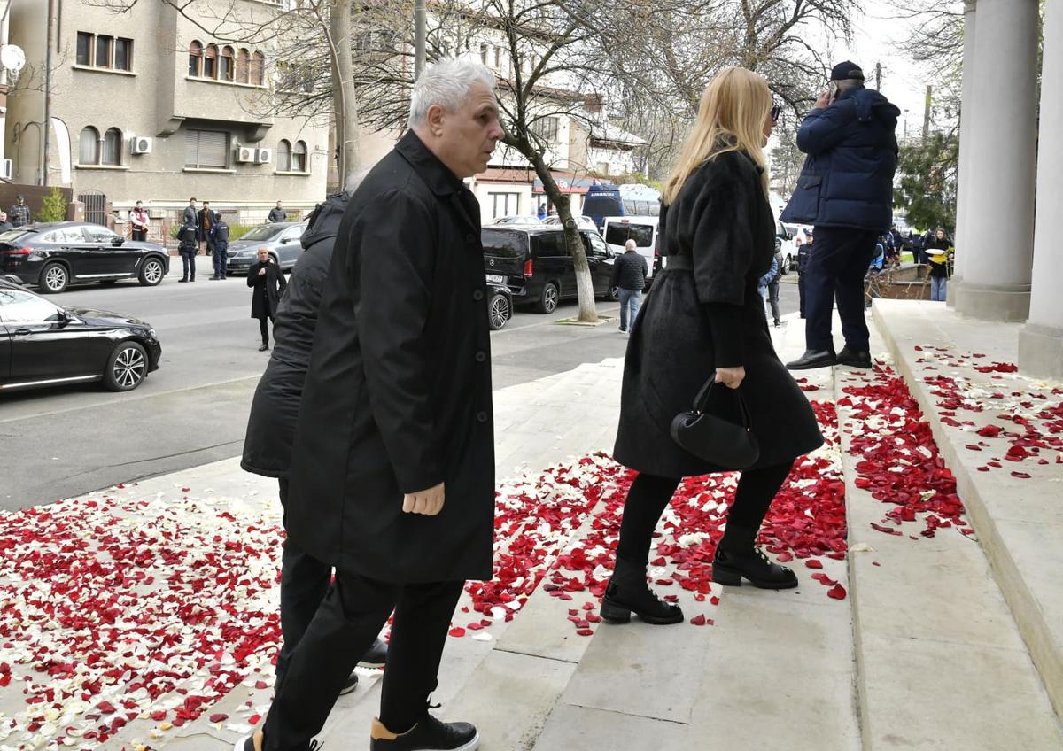 Cadre de Cristi Preda la înmormântarea lui Mircea Lucescu