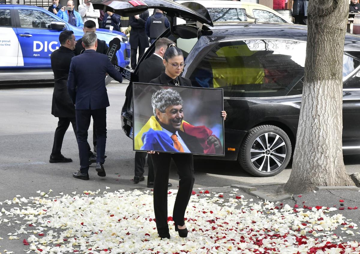 Cadre de Cristi Preda la înmormântarea lui Mircea Lucescu