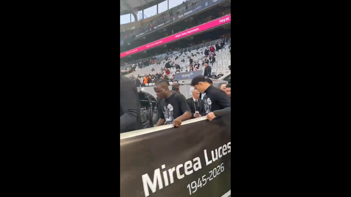 Incredibil! Cum l-au numit turcii de la Beșiktaș pe Mircea Lucescu, la primul meci după moartea lui „Il Luce”