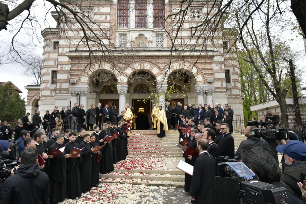 Cadre de la slujba de înmormântare a lui Mircea Lucescu - Cristi Preda