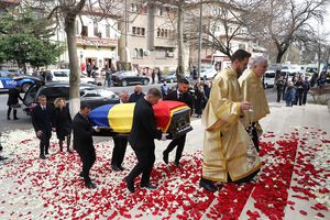 Mircea Lucescu va fi înmormântat azi » Cortegiul a ajuns la biserică