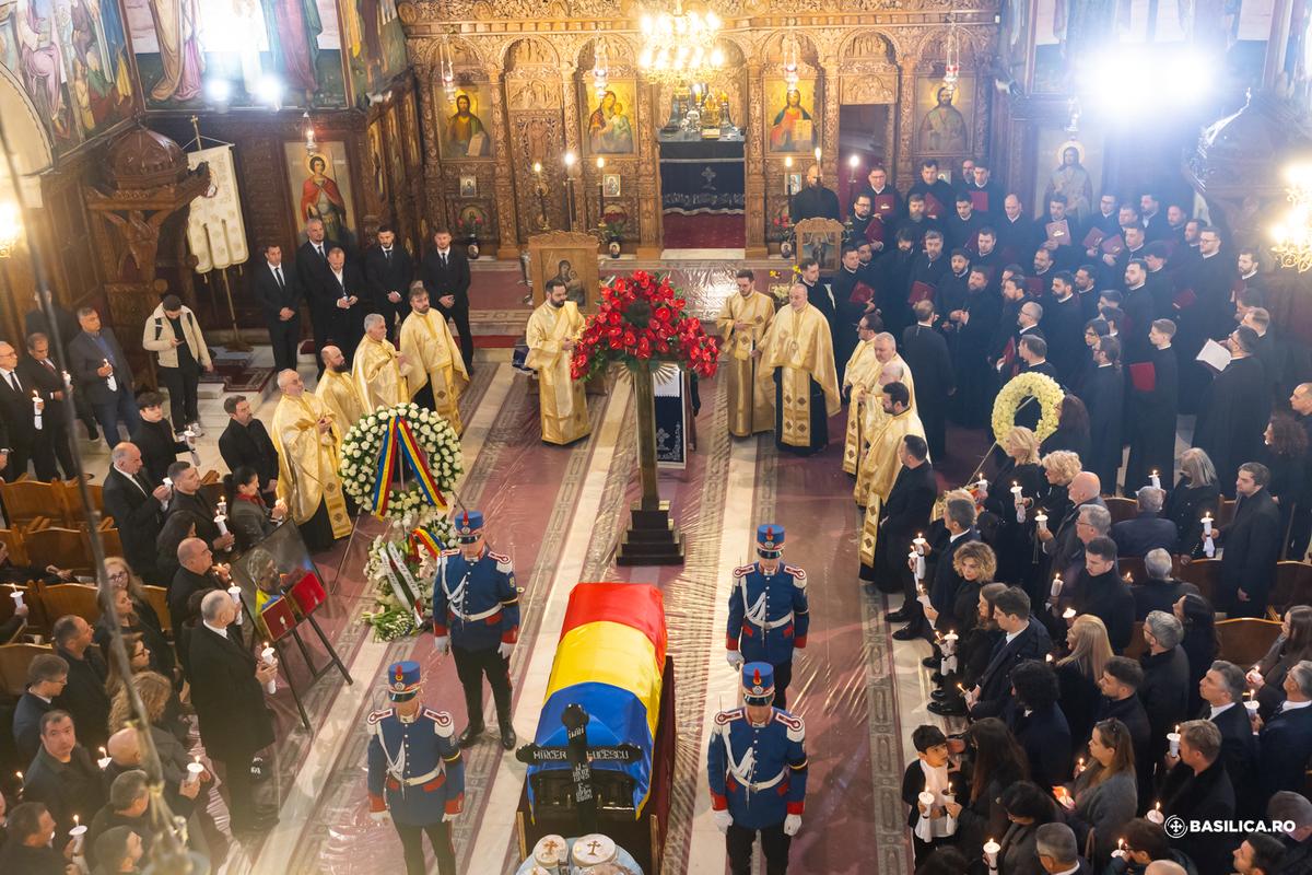 PS Timotei Prahoveanul a oficiat slujba Înmormântării pentru Mircea Lucescu