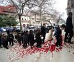 Răzvan Lucescu, soția sa Ana-Maria și fiul său Matei în cortegiul funerar al lui Mircea Lucescu // foto: Dumitru Angelescu (Libertatea)