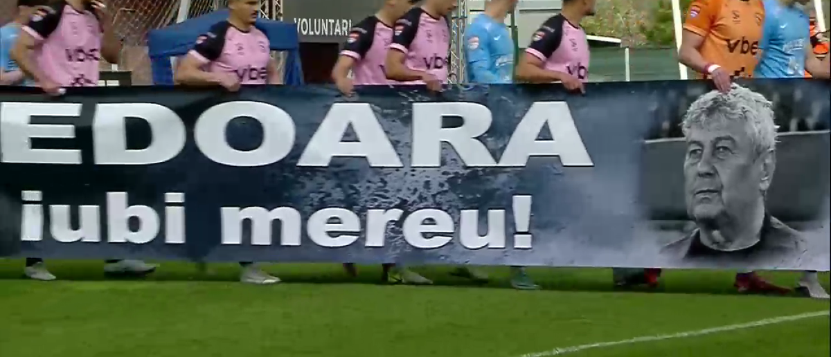 Corvinul Hunedoara, banner special pentru Mircea Lucescu