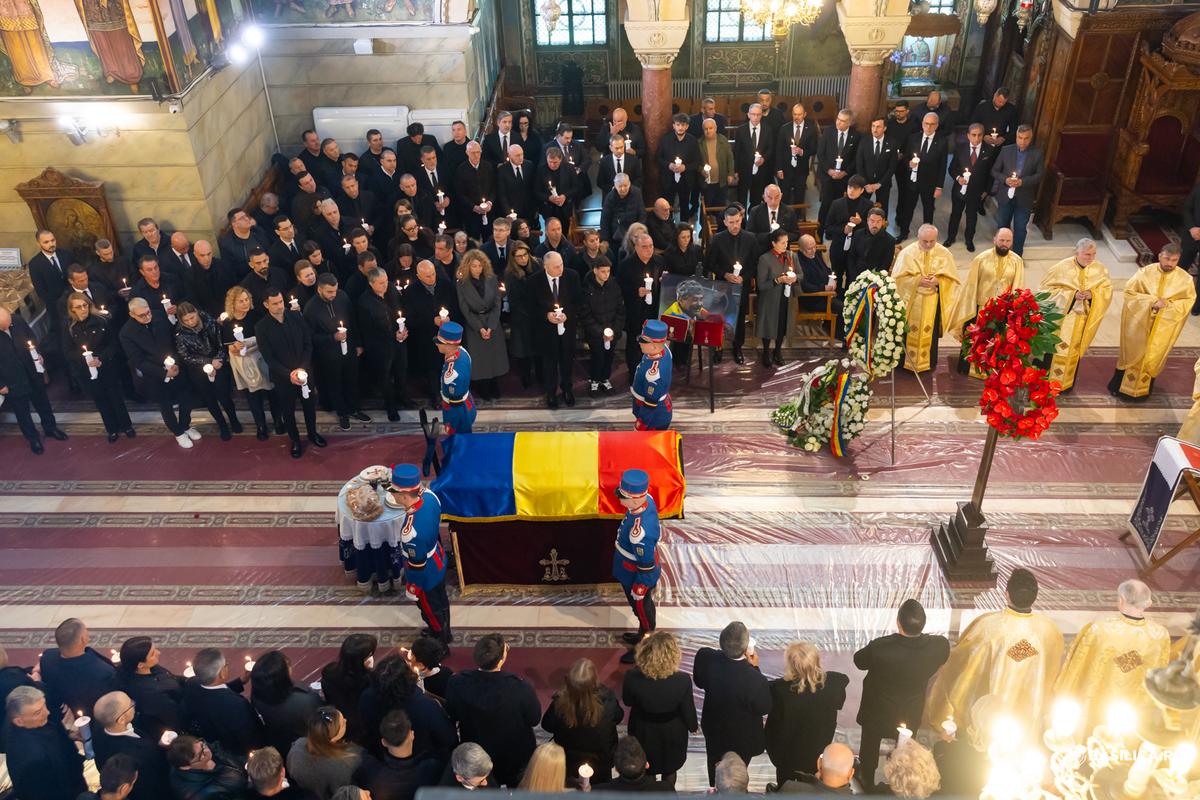 PS Timotei Prahoveanul a oficiat slujba Înmormântării pentru Mircea Lucescu