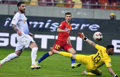 S-a simțit Corneliu Papură „lucrat” la Craiova? Umilința din derby-ul cu FCSB l-a transformat pe doctor în suspectul numărul 1