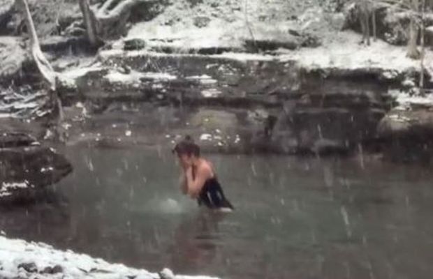 FOTO + VIDEO. La 51 de ani, fostul model Victoria's Secrets și-a șocat urmăritorii de pe instagram » Helena Christensen a sfidat zăpada din New York