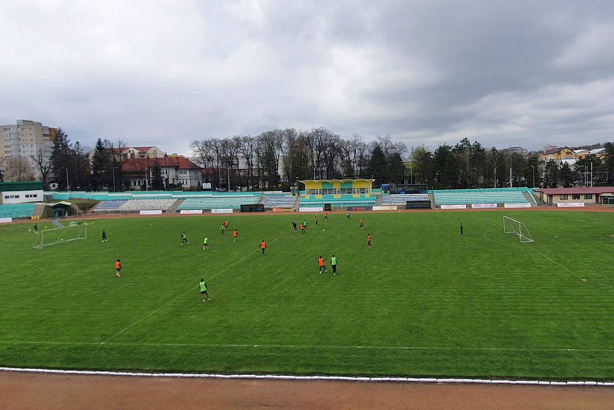 Lipsește doar sigla cu secera și ciocanul » Un stadion din România a ajuns într-o stare deplorabilă!