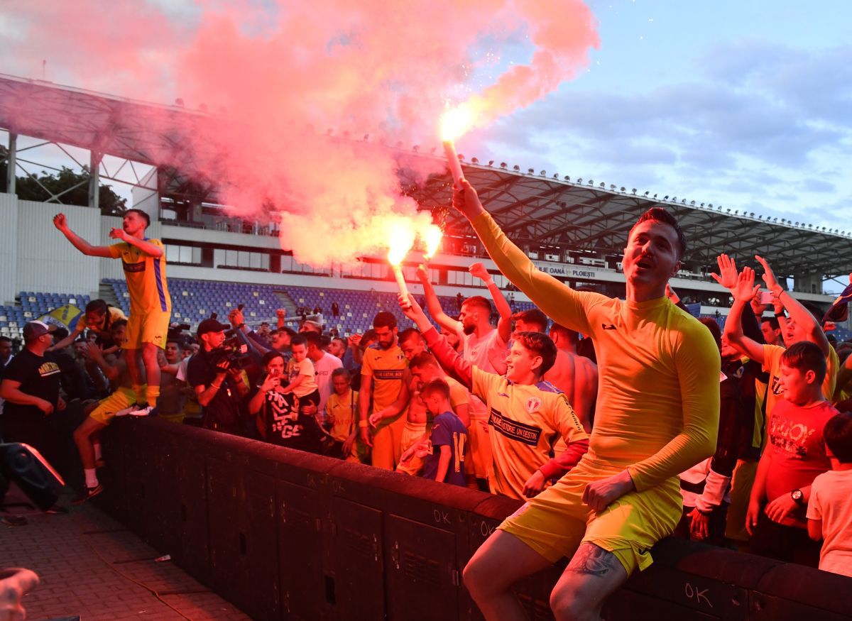 Imagini spectaculoase de la petrecerea de promovare a Petrolului în Liga 1