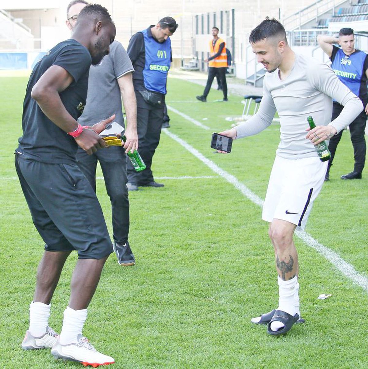 Blat în Germania: „De ce să mai atacăm?” » Contracandidatele fac scandal