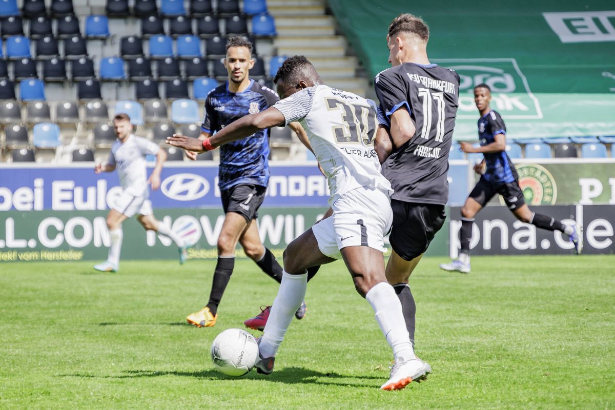 Blat în Germania: „De ce să mai atacăm?” » Contracandidatele fac scandal