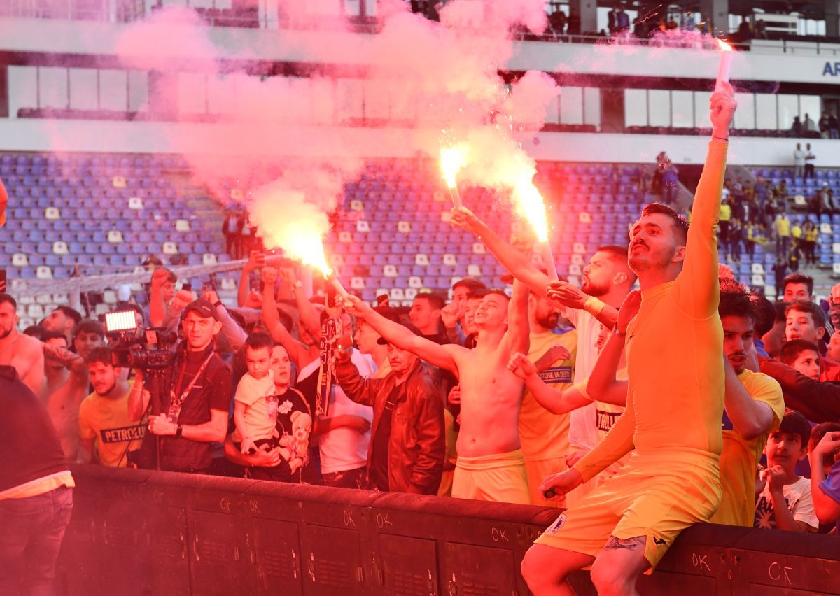 Imagini spectaculoase de la petrecerea de promovare a Petrolului în Liga 1