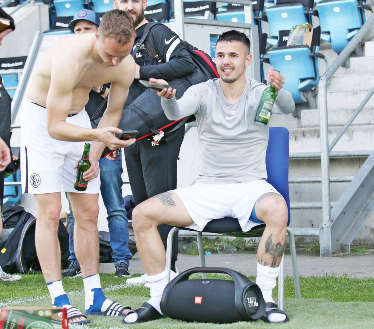 Blat în Germania: „De ce să mai atacăm?” » Contracandidatele fac scandal