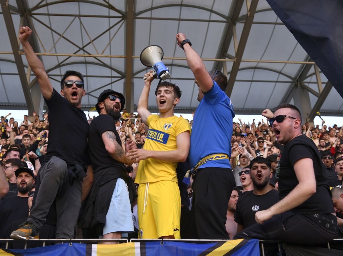Imagini spectaculoase de la petrecerea de promovare a Petrolului în Liga 1