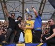 Bratu a sărbătorit împreună cu suporterii