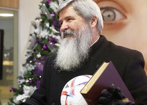 „Mi s-a ciobit osul! După o săptămână de dureri cumplite, piciorul era tot negru” » Dezvăluirile tulburătoare ale preotului care putea ajunge fotbalist: „Tovarășa, trebuie să i-l amputăm!”