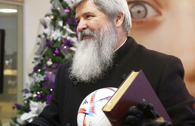 Dezvăluirile tulburătoare ale preotului care a încercat să ajungă fotbalist: „Tovarășa, trebuie să i-l amputăm!”