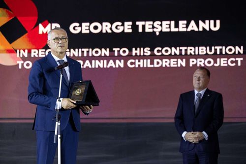 George Teșeleanu și Marius Vizer.președintele Federației Internaționale de Judo, la festicitatea de deschidere