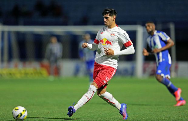 Patru dintre jucătorii anchetați pentru blaturi și-au recunoscut vinovăția » Câți bani primeau de la mafioți pentru un „galben” sau un penalty