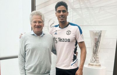 Imagine de colecție » Boloni și-a vizitat la Manchester fostul elev devenit campion mondial: „Revedere după 12 ani”