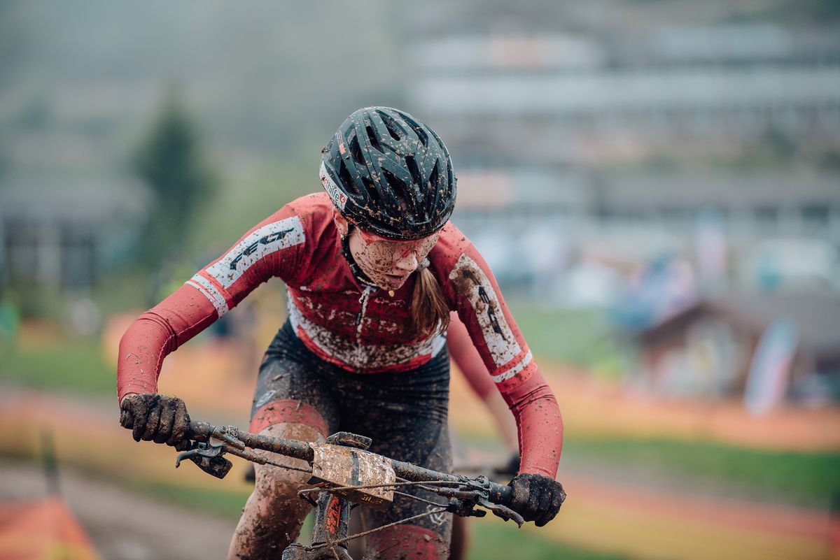 Imagini FABULOASE » Show în noroi la Campionatele Europene de Mountain Bike de la Cheile Grădiștei