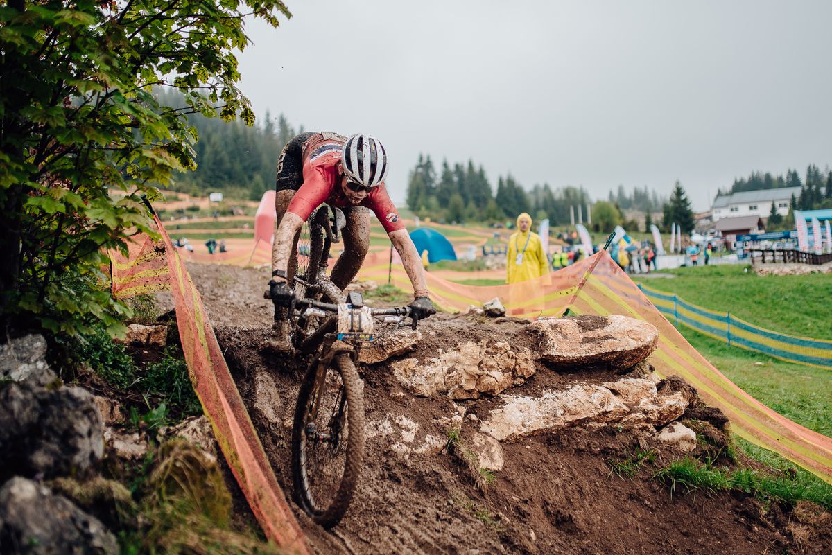 Imagini FABULOASE » Show în noroi la Campionatele Europene de Mountain Bike de la Cheile Grădiștei