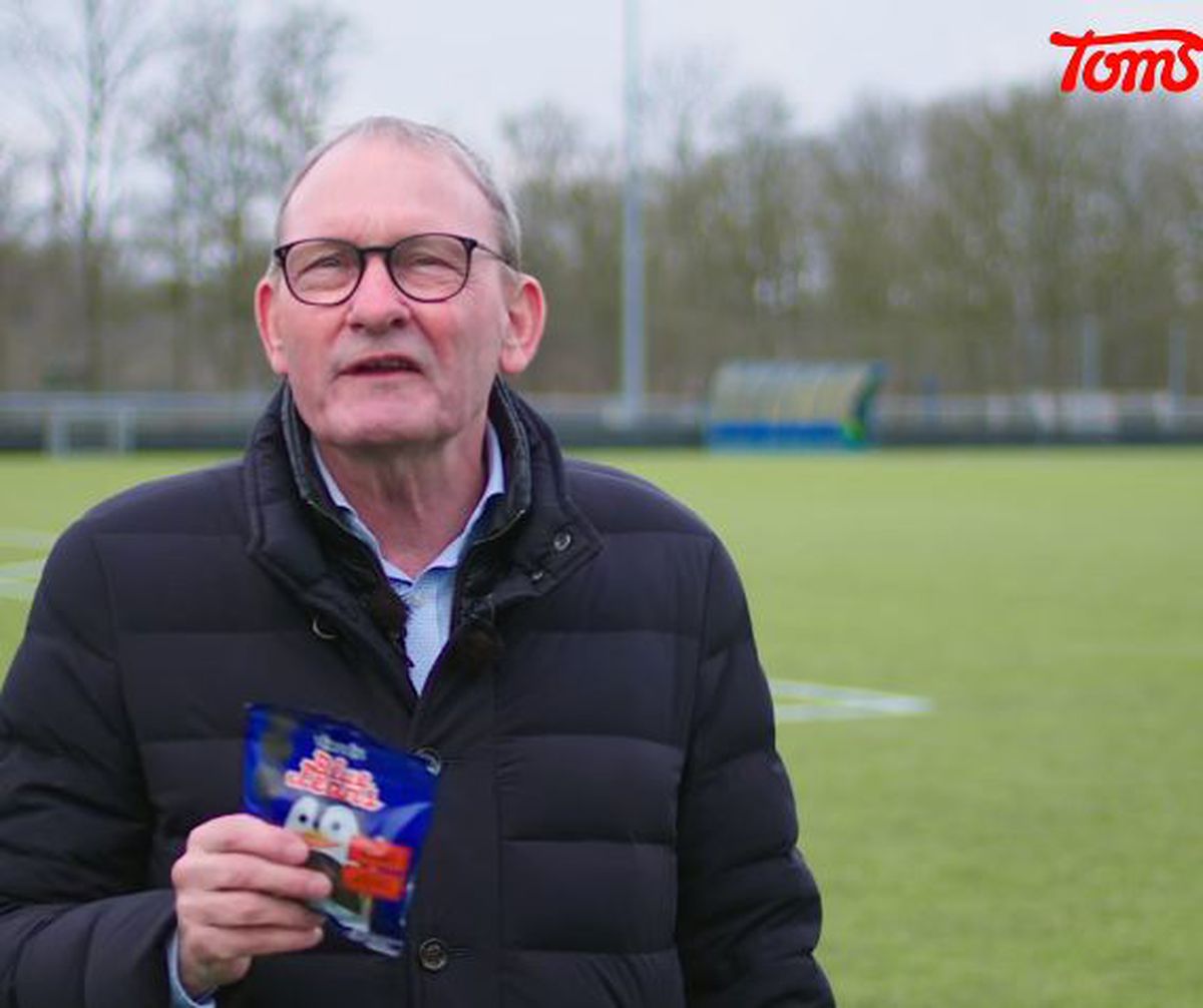 Îl recunoști? Atacantul legendar care a pus filme pentru adulți în vestiar, înainte de Danemarca - România, a intrat în televiziune