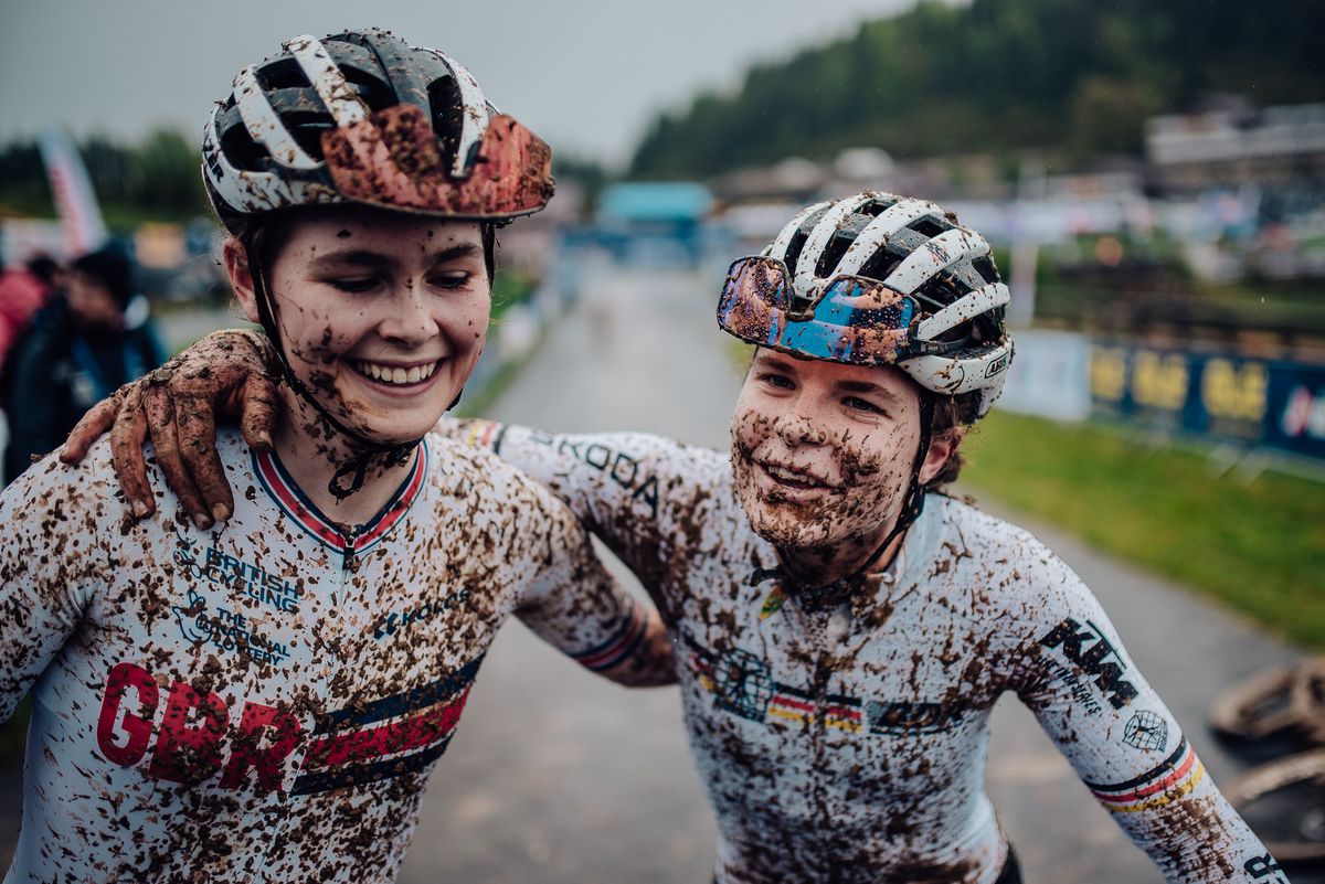 Imagini FABULOASE » Show în noroi la Campionatele Europene de Mountain Bike de la Cheile Grădiștei