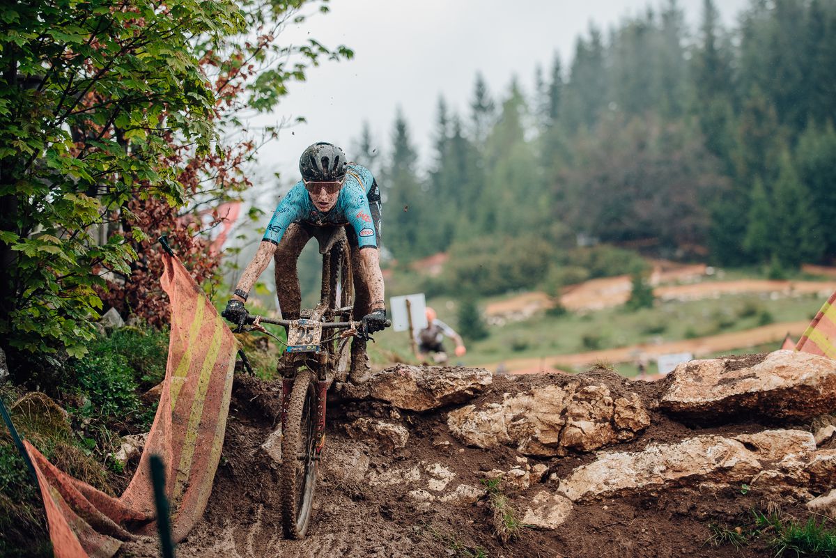 Imagini FABULOASE » Show în noroi la Campionatele Europene de Mountain Bike de la Cheile Grădiștei