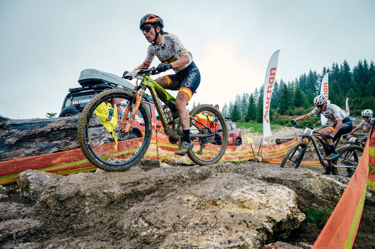 Imagini FABULOASE » Show în noroi la Campionatele Europene de Mountain Bike de la Cheile Grădiștei