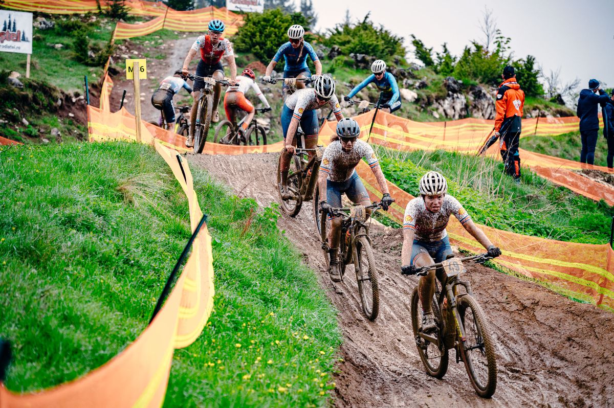 Imagini FABULOASE » Show în noroi la Campionatele Europene de Mountain Bike de la Cheile Grădiștei