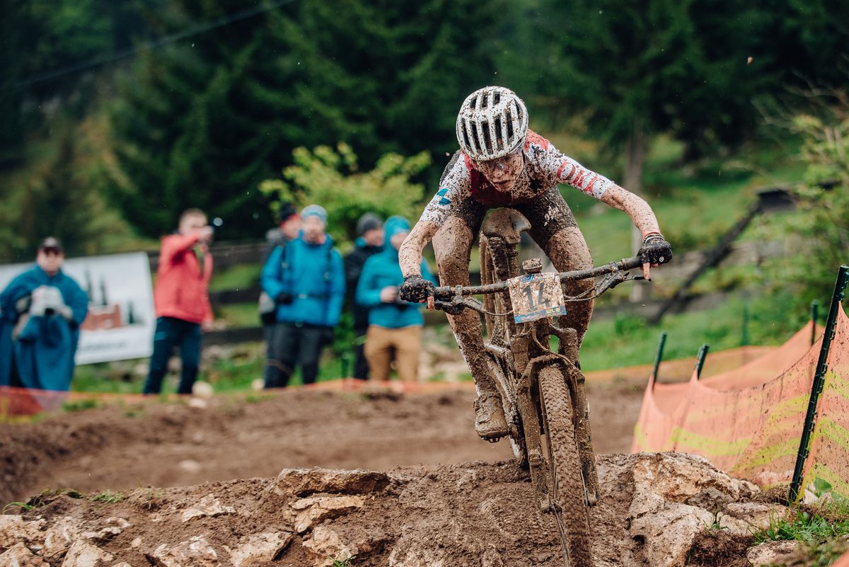 Imagini FABULOASE » Show în noroi la Campionatele Europene de Mountain Bike de la Cheile Grădiștei